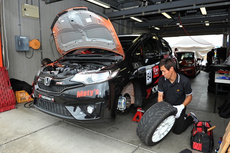 タイヤは横浜ゴムのADVAN A-050を装着