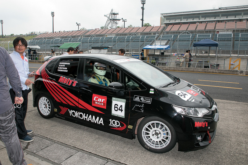 7時間耐久レース“Joy耐”に参戦する「Car Watch FIT」