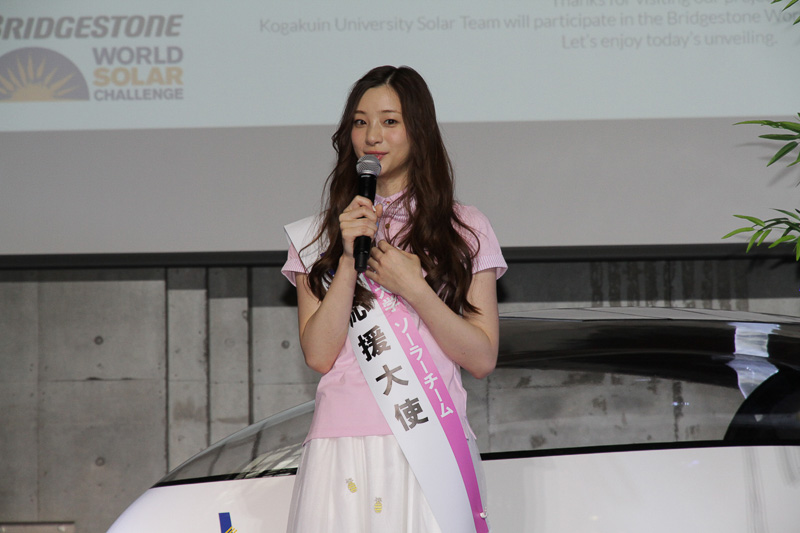 Wingについて「かわいらしいフォルムなんだけど、なんか速そう！」と語る足立さん