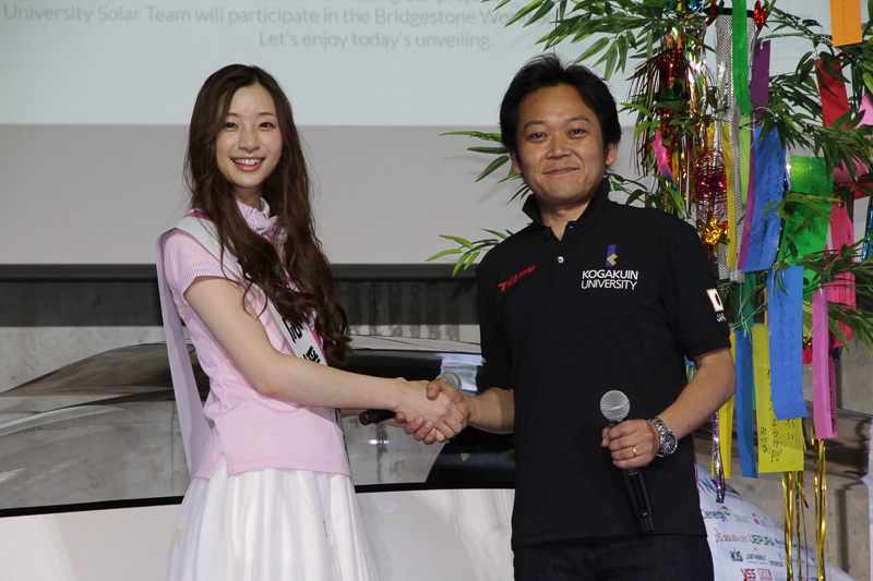 工学院大学 工学部 機械システム工学科 准教授でチーム監督の濱根洋人氏（右）