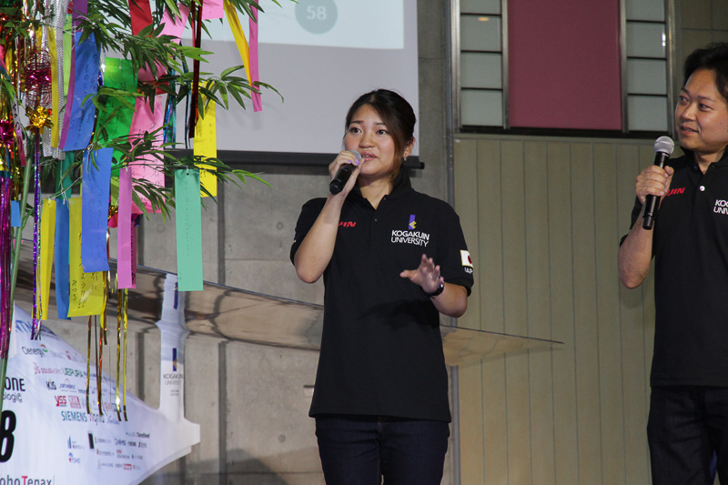 2016年の国内大会からチーム初の女性ドライバーとして活躍している石川はるかさんは、現在工学部 機械工学科3年生。七夕の短冊に書いた願いごとは「単位がほしい……」。10月の「2017 ブリヂストンワールドソーラーチャレンジ」にもドライバーとして参加するが、レース期間の1カ月ほどをオーストラリアに滞在予定で、講義への出席率が厳しくなるという状況は無視できない現実のようだ