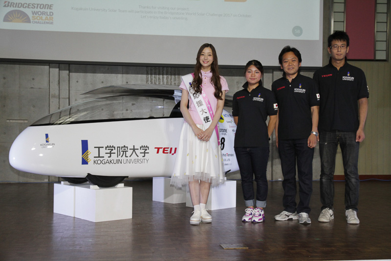 2016年の国内大会からチーム初の女性ドライバーとして活躍している石川はるかさんは、現在工学部 機械工学科3年生。七夕の短冊に書いた願いごとは「単位がほしい……」。10月の「2017 ブリヂストンワールドソーラーチャレンジ」にもドライバーとして参加するが、レース期間の1カ月ほどをオーストラリアに滞在予定で、講義への出席率が厳しくなるという状況は無視できない現実のようだ