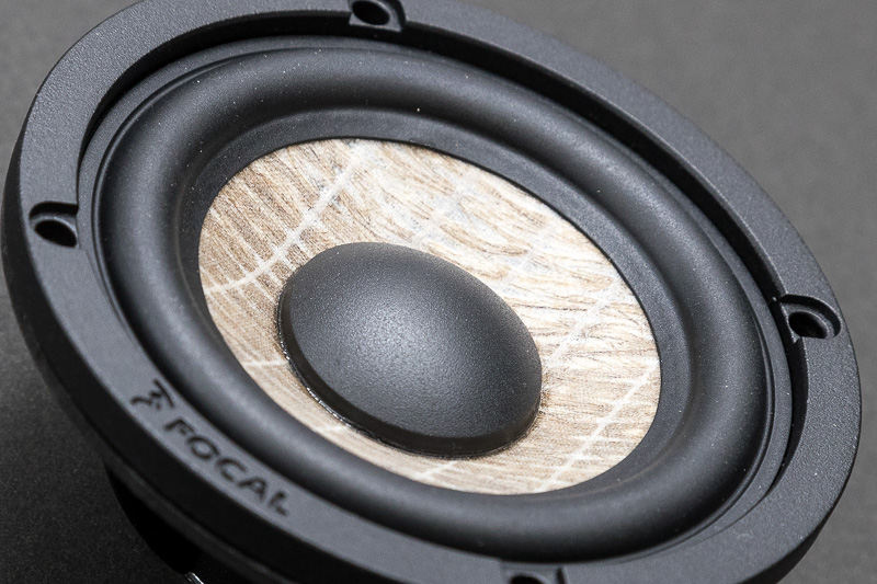 フランス特産の天然繊維FLAX（亜麻）を活かしたWサンドウィッチ構造を採用