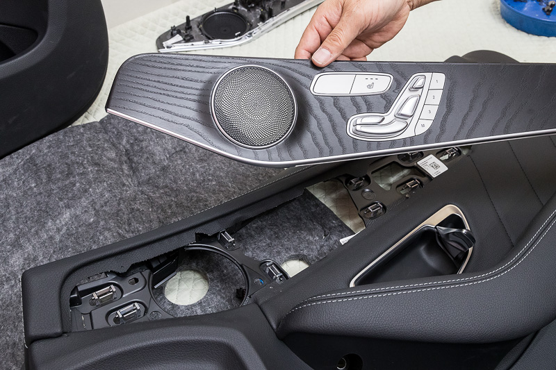 Cクラスのドアパネル