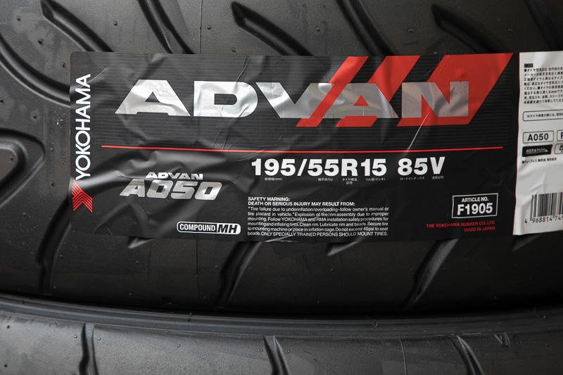 Car Watchチームが使用するタイヤは横浜ゴム ADVAN A050（195/55 R15）だ。このタイヤは公道走行をしても違反にはならないが、基本的に用途はモータースポーツ専用となっている