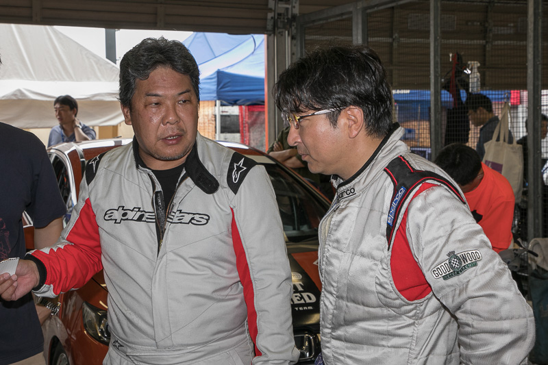 最初に乗るドライバー西村氏