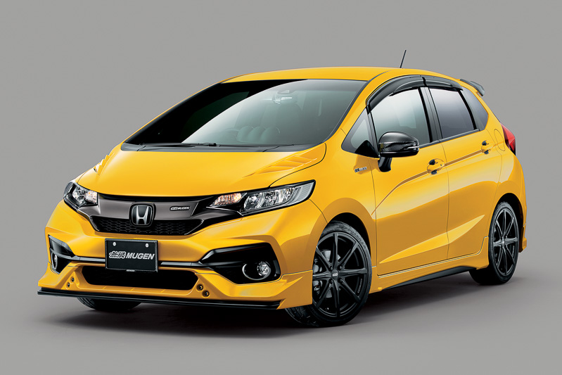 「フロントアンダースポイラー」のスタイリングセットを装着した「フィット ハイブリッド・S Honda SENSING」