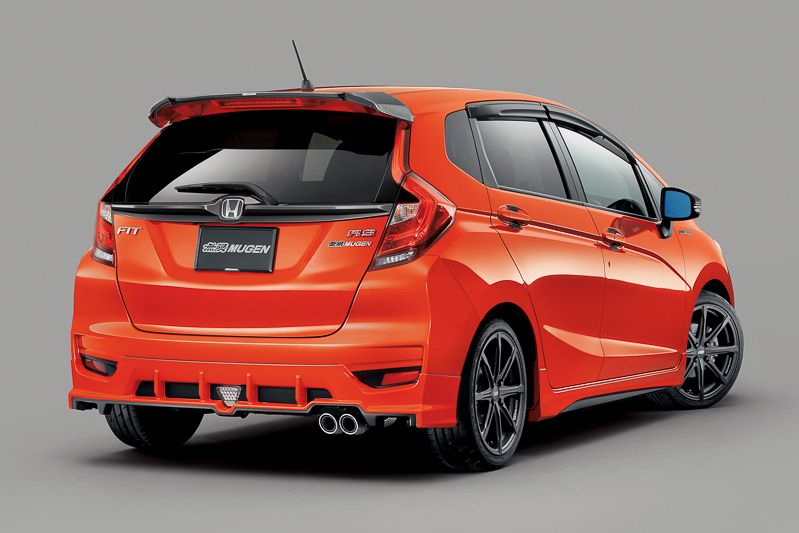 スポーティバンパー向けの「リアアンダースポイラー」