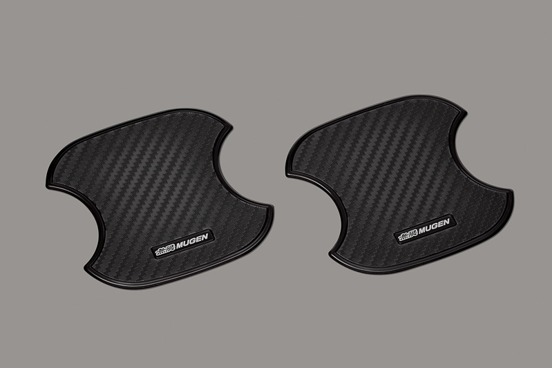 塩化ビニール製の「ドアハンドルプロテクター」は2枚セットで3024円