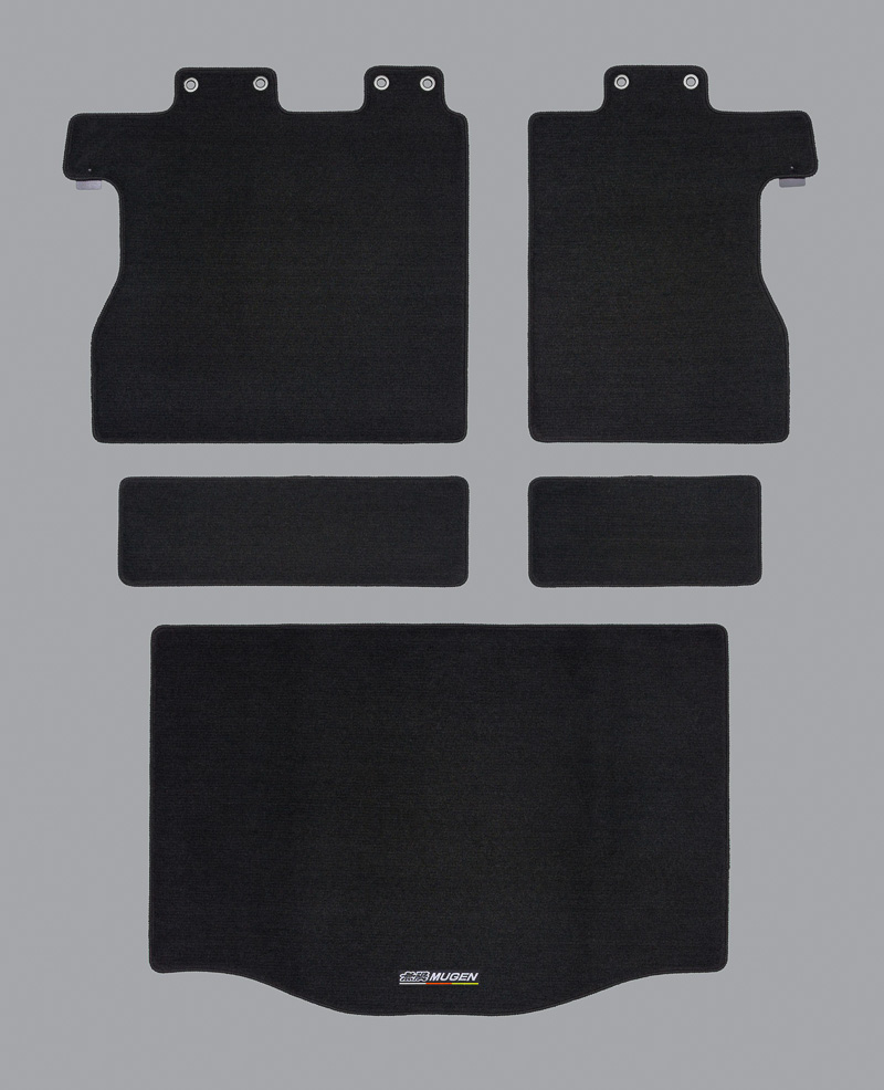 ブラックの「スポーツラゲッジマット」（2万2680円）