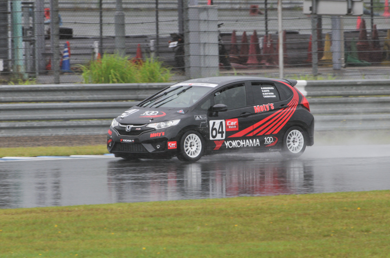 最初はAドライバーの西村直人氏が走行