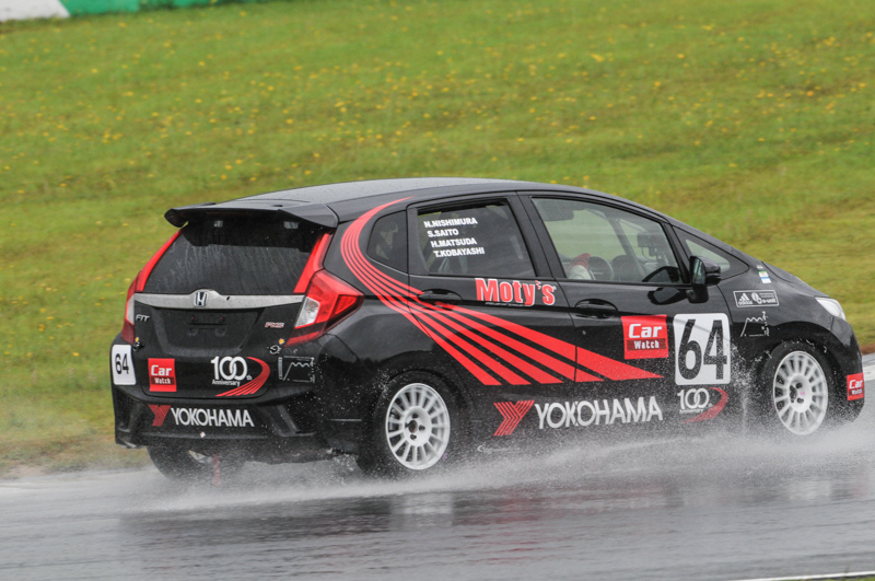 予選中は雨は降り続く