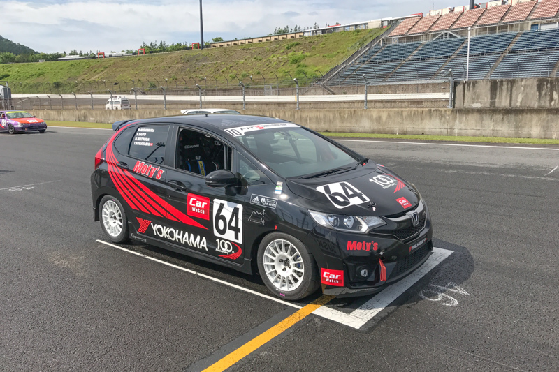 グリッドに並んだCar Watch FIT