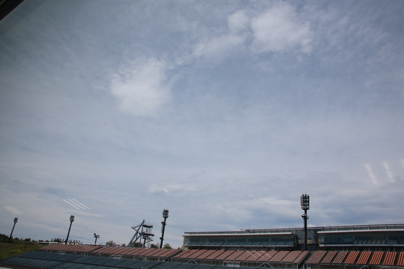 スタート時の天候は薄い雲がかかるもののほぼ晴れ