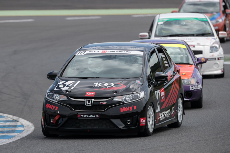 順調に走行するCar Watch FIT