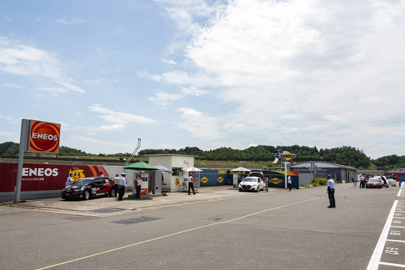 コース内の給油所