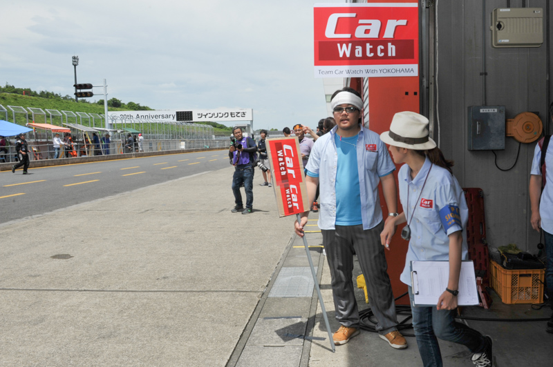 給油後にピットに入るが、それを待つ