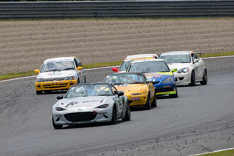 ほかの参加車両も順調に周回を重ねている