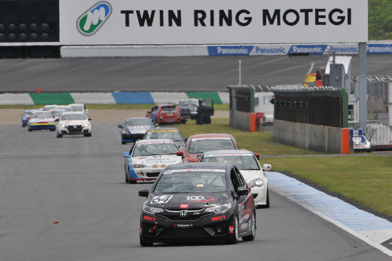 7時間におよぶ初夏の耐久レースを総合25位、クラス10位で完走したCar Watch FIT