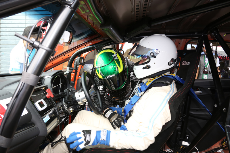 ドライバーは編集部・小林に交代