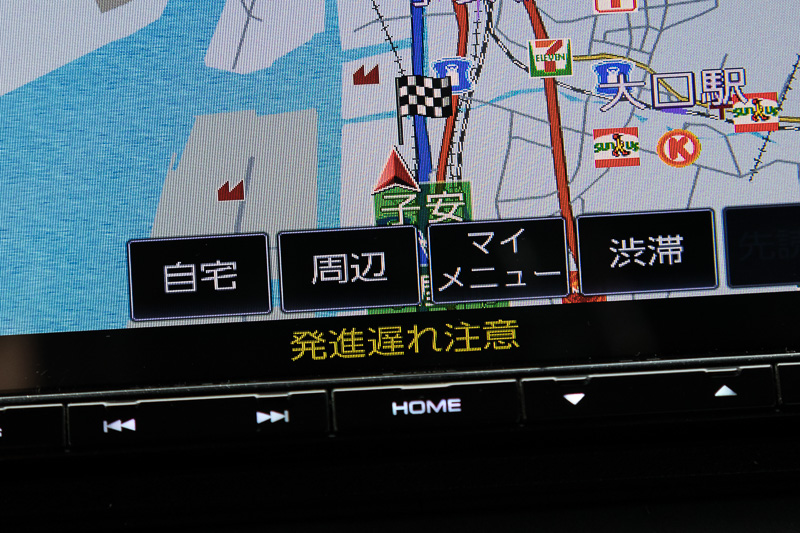 画像認識技術を使って前方衝突警告、車線逸脱警告、発進遅れ警告を実現