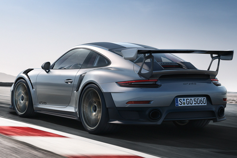 車両重量が1470kgという軽量なツーシータークーペに仕上げた