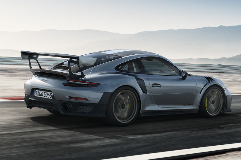 車両重量が1470kgという軽量なツーシータークーペに仕上げた