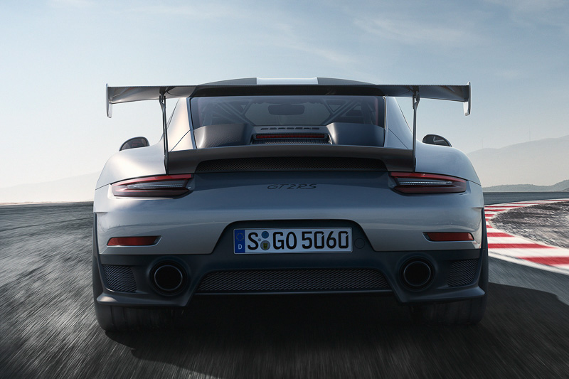 車両重量が1470kgという軽量なツーシータークーペに仕上げた