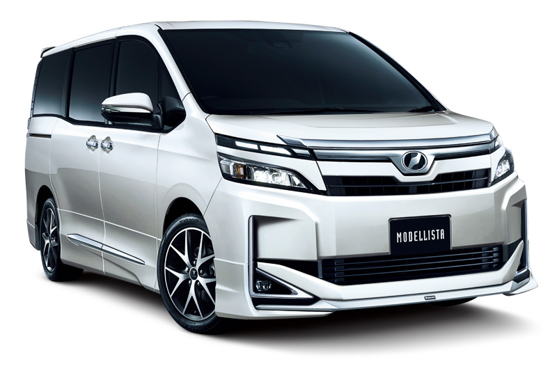 フロントスポイラー、スタイリッシュモール、リアスカートをセットにした「エアロキットB」（塗装済12万2040円、素地：11万160円）などを装着したヴォクシー