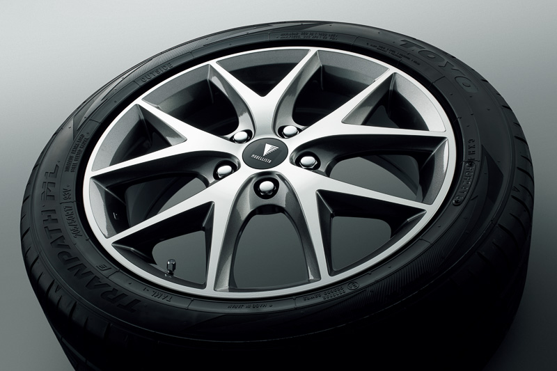 「17インチ アルミホイール＆タイヤセット（MODELLISTA WingDancerIII＜ガンメタリック×ポリッシュ＞＆トーヨータイヤ TRANPATH ML）」（19万9800円）