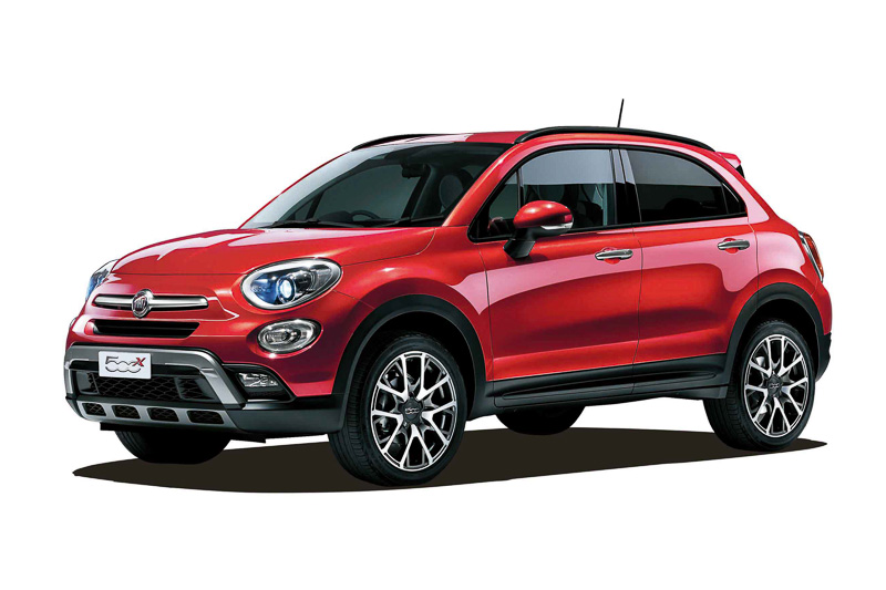 3層仕上げパールペイント「パール レッド」のフィアット 500X「Cross Plus」