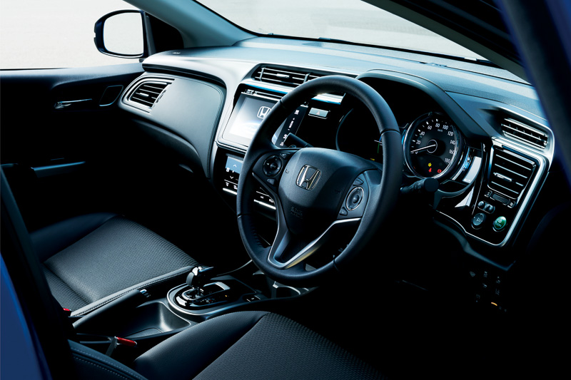 「ハイブリッド EX Honda SENSING」のインテリア