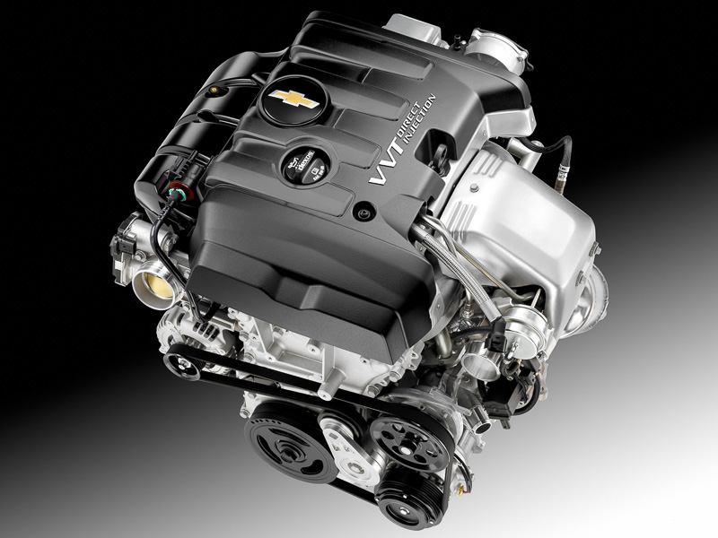 カマロ LT RSとカマロ コンバーチブルには最高出力202kW（279PS）/5500rpm、最大トルク400Nm（40.8kgm）/3000-4500rpmを発生する直列4気筒 2.0リッターターボエンジンを搭載