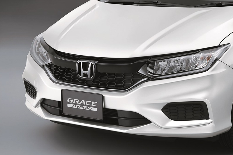 「フロントグリル」（ベルリナブラック）：2万7000円