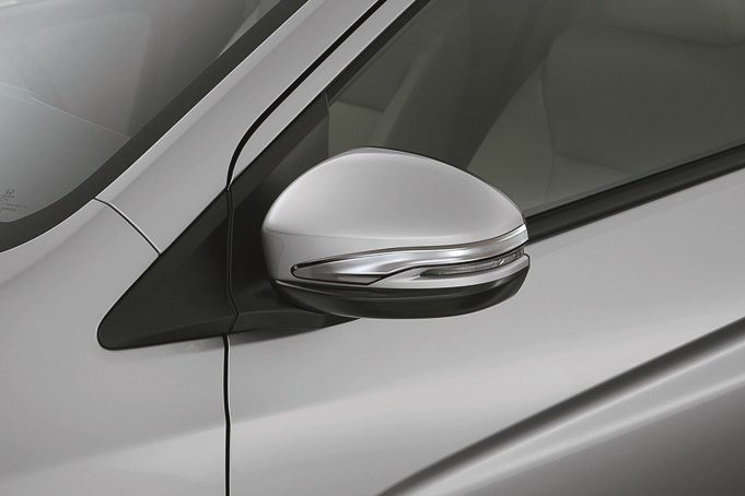 「ドアミラーガーニッシュ」（クロームメッキ）左右セット：7560円
