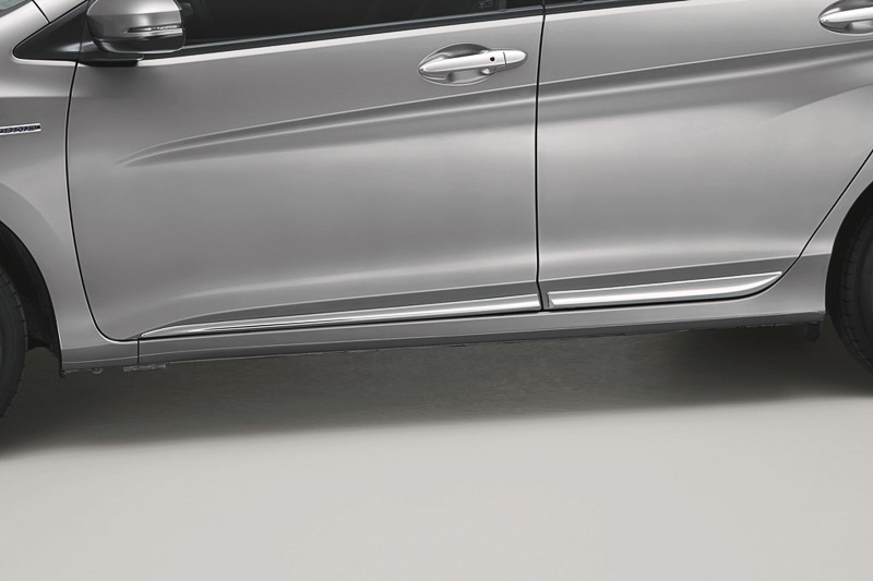 「ドアロアガーニッシュ」（クロームメッキ）左右4点セット：3万4560円