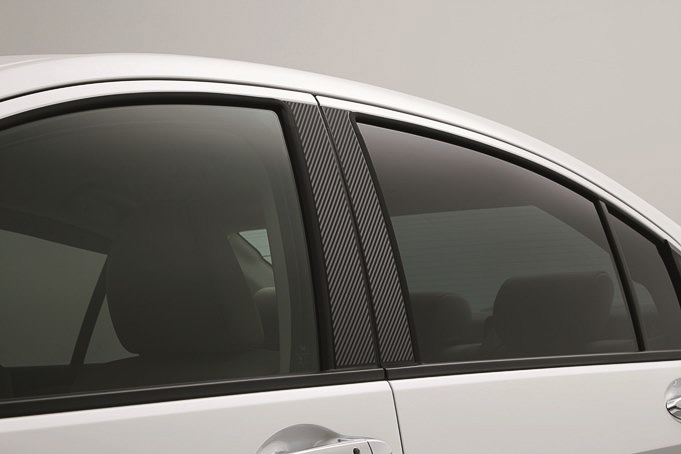 「センターピラーデコレーション」（カーボン調、ステッカータイプ）左右4枚セット：9720円