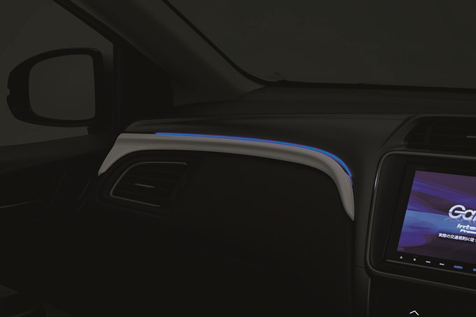 インテリアパネル（インストルメントパネル部/LEDホワイトイルミネーション付）パールホワイト点灯イメージ