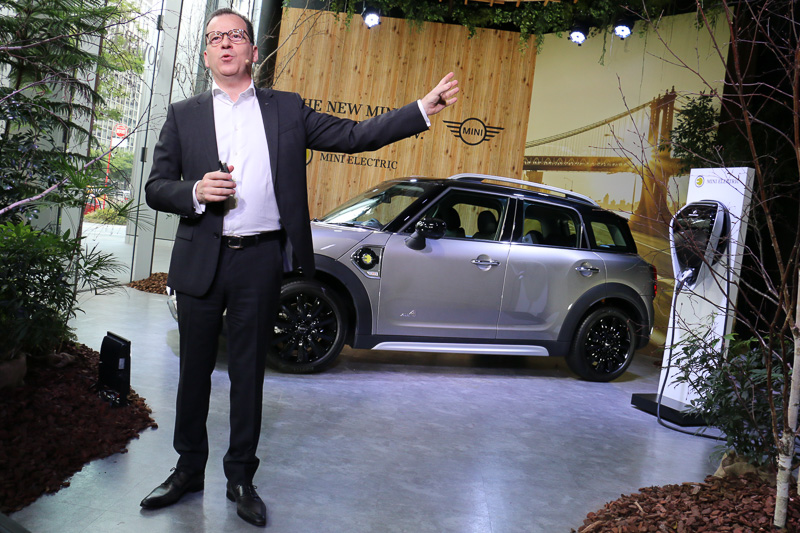 「MINIブランドとはライフスタイル」と語るロカ氏
