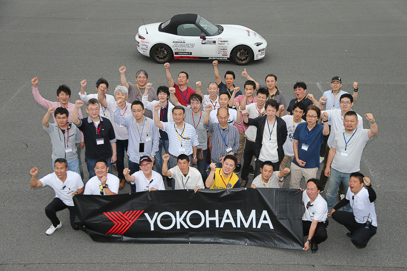 「YOKOHAMA & PROSPEC Summer Driving Park 2017」の参加者で記念撮影