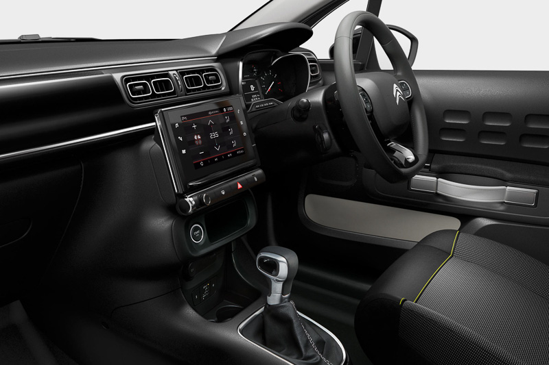 「シャイン」のインテリア。グレーとアーバンレッドの2色を用意