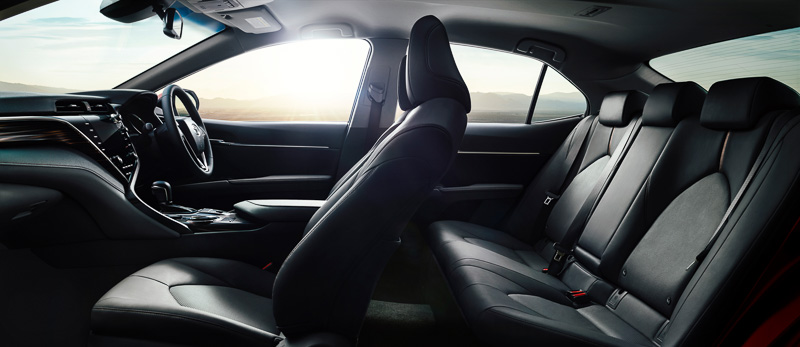 G“レザーパッケージ”（内装色：ブラック）