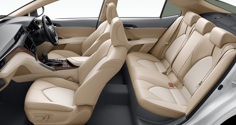 G“レザーパッケージ”（内装色：ベージュ）