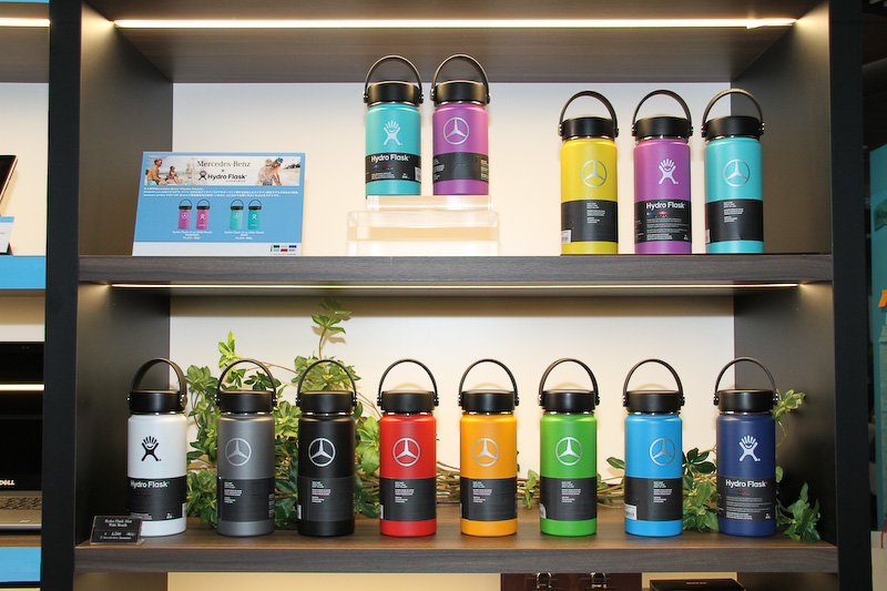 発表会会場にはポップアップストアとしてさまざまな商品が展示されていた