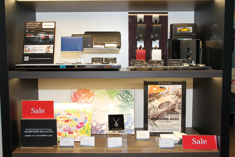 発表会会場にはポップアップストアとしてさまざまな商品が展示されていた