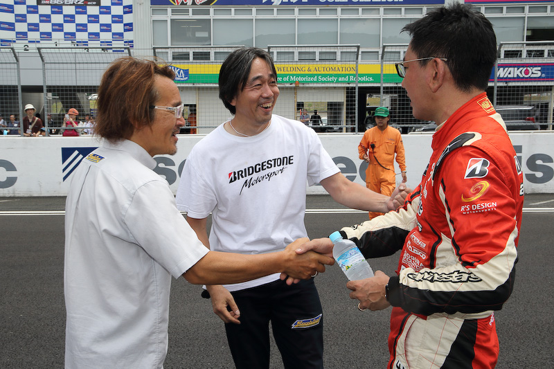 3位で表彰台獲得とはいえ、トップ2台に大きく差を開けられての展開に悔しさがにじむ結果となった第4戦。7月29日～30日に開催される第5戦十勝ラウンドでは、何としても優勝できるよう頑張りたい