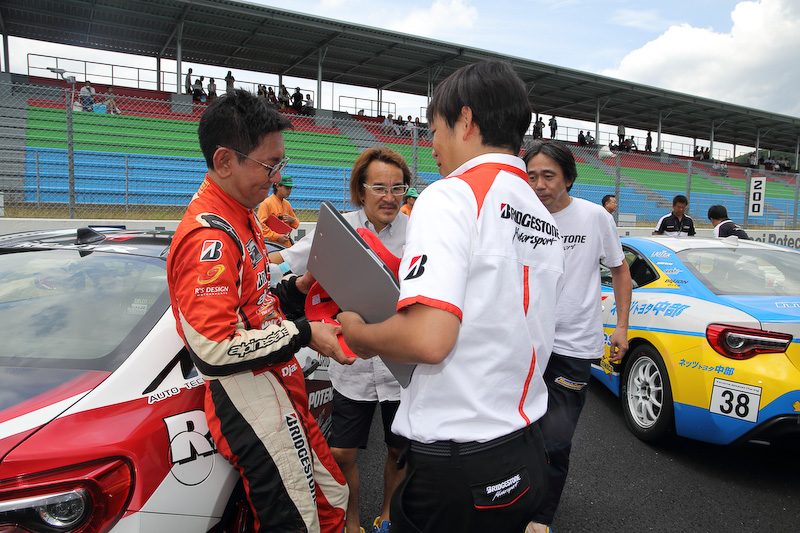 3位で表彰台獲得とはいえ、トップ2台に大きく差を開けられての展開に悔しさがにじむ結果となった第4戦。7月29日～30日に開催される第5戦十勝ラウンドでは、何としても優勝できるよう頑張りたい
