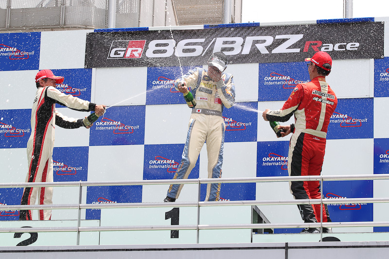 3位で表彰台獲得とはいえ、トップ2台に大きく差を開けられての展開に悔しさがにじむ結果となった第4戦。7月29日～30日に開催される第5戦十勝ラウンドでは、何としても優勝できるよう頑張りたい