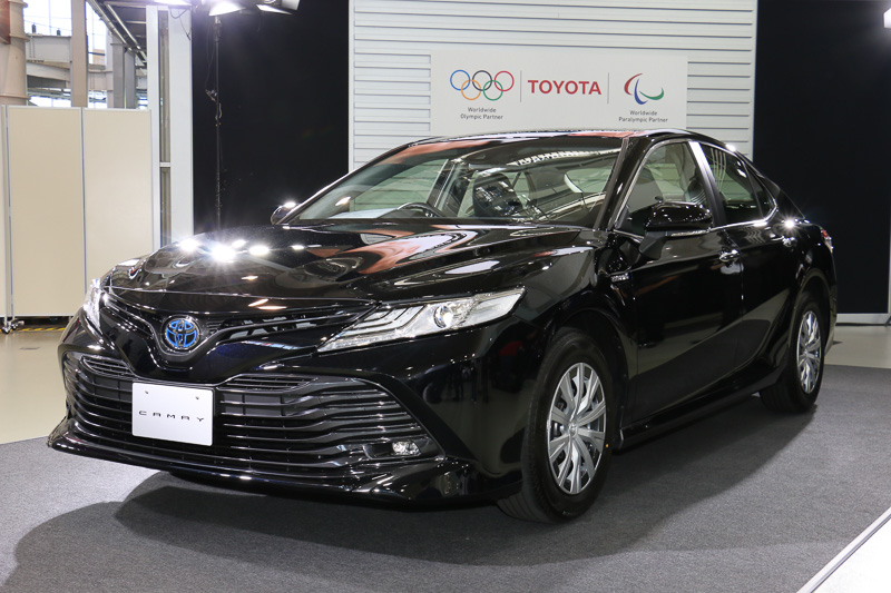 Xは樹脂フルキャップ付きの16×6.5Jのスチールホイールに205/65 R16を組み合わせて標準装備