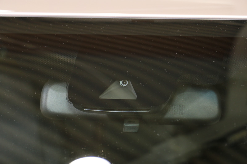 ミリ波レーダーと単眼カメラを組み合わせて車両前方の状況をチェックする衝突回避支援パッケージ「Toyota Safety Sense P」を全車に標準装備